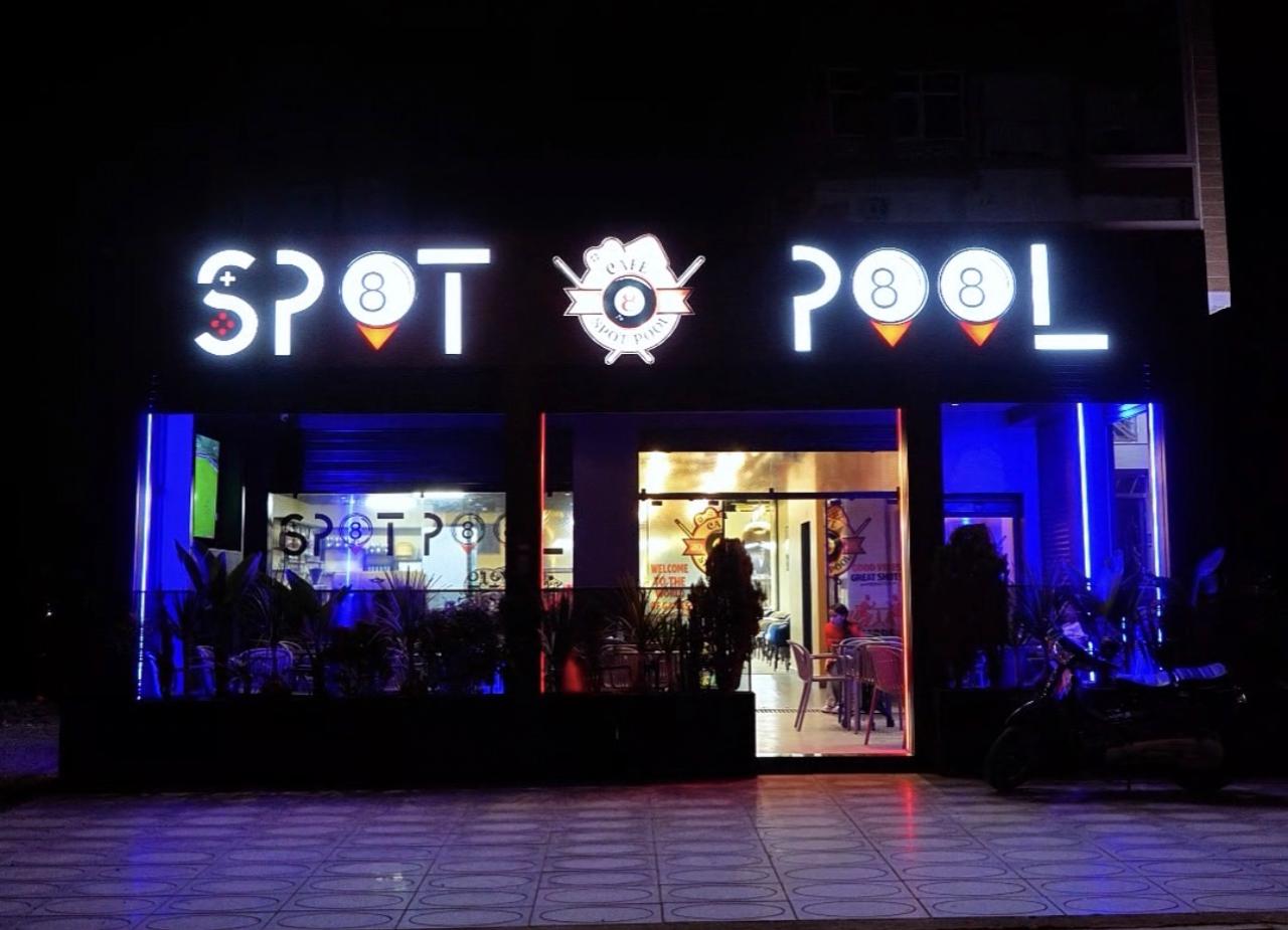 Enseigne néon Spot Pool de nuit